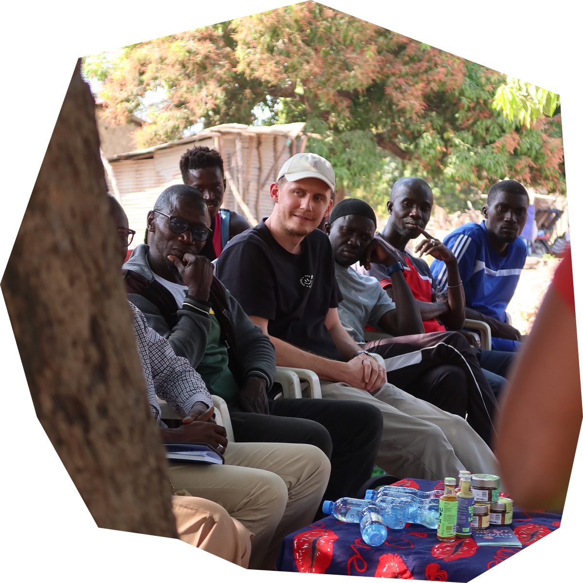 Vom Konfliktgebiet zum Neuanfang – wie wir 44 Familien Strom ermöglichten